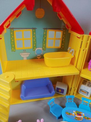Peppa Pig Yellow Red Deluxe Play House Furniture and Figures, 2