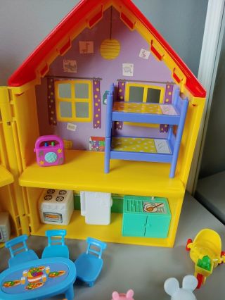 Peppa Pig Yellow Red Deluxe Play House Furniture and Figures, 3