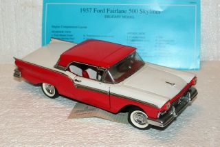Franklin 1957 Ford Fairlane 500 Skyliner 1:24 Diecast Car