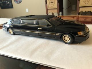 1999 Lincoln Town Car Stretch Limousine Black Limo 1/18 Scale Diecast Sun Star