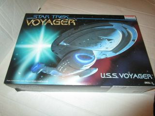 Vintage 1995 Monogram Star Trek U.  S.  S.  Voyager Model Kit Skill 2