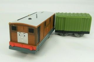 Thomas & Friends Trackmaster Motorized Train Engine Toby & Green Car