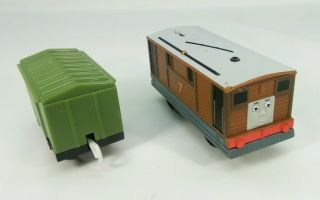 Thomas & Friends Trackmaster motorized train engine Toby & green car 3