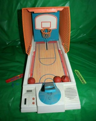 Milton Bradley Electronic Hot Shot Basketball Table Top Game 1990