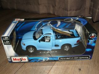 Maisto Ford Svt F - 150 Lightning Diecast Model Car With Surfboards 1:21 Baby Blue