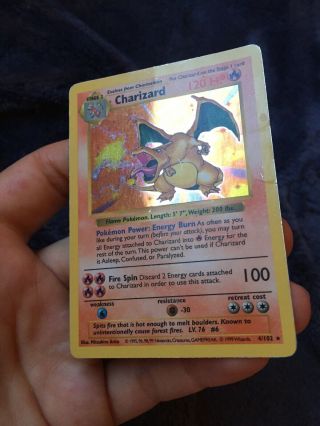 Shadowless Holo Charizard,  Pokémon Card Base Set 4/102, 2
