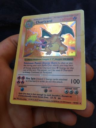 Shadowless Holo Charizard,  Pokémon Card Base Set 4/102, 3