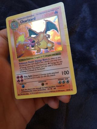 Shadowless Holo Charizard,  Pokémon Card Base Set 4/102, 4