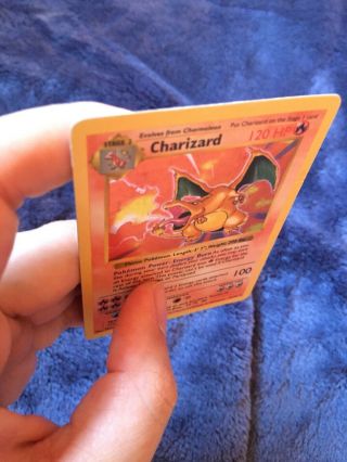 Shadowless Holo Charizard,  Pokémon Card Base Set 4/102, 6