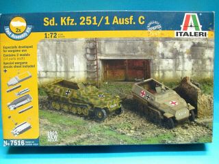 Italeri 7516 1/72 Wwii German 2x Sd.  Kfz.  251/1 Ausf.  C Half Tracks Model Kit Exc
