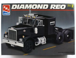 Diamond Reo Semi Tractor Truck Amt Ertl 1:25 Model Kit 8137 Open Complete