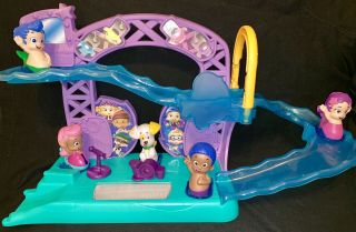 Bubble Guppies Rollers With Rock And Roll Stage That Plays Music And Lights Up
