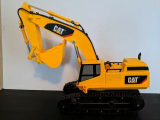Toy State Industrial Ltd 1993 Caterpillar Excavator Track Hoe Remote Control