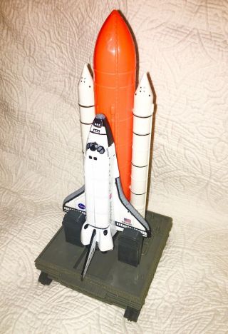 1:200 Space Shuttle Atlantis Nasa Launch Pad And Rockets 