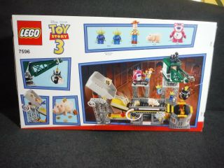 LEGO Toy Story Trash Compactor Escape 7596 2