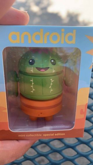 Sdcc 2019 Spike Android Mini Collectible Dumbrella Figure In Hand Signed