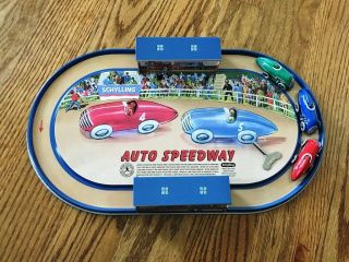 Schylling - Auto Speedway Wind - Up Race Car Game