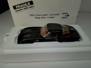Danbury 1963 Chevrolet Corvette Sting Ray Coupe 1:24 Diecast with Title 3