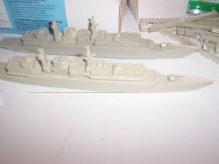 1/700 Scale Resin British Frigate HMS Campbelltown And HMS Cornwall 2