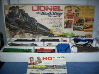 Lionel 1662 Black River Freight Rio Grande Locomotive 027 W/ Toys R Us Box Car
