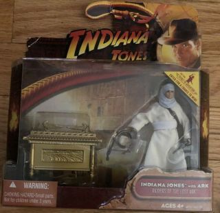 Indiana Jones Figure With Ark Of Covenant Raiders Of The Lost Ark Hasbro 2008
