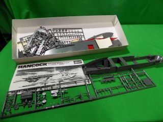 Hasegawa 1/700 WWII US Navy Aircraft Carrier USS Essex Kit 108 opened 8
