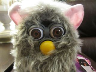 Vintage 1998 FURBY Tiger Electronics Model 70 - 800 Gray & White with Tag 8