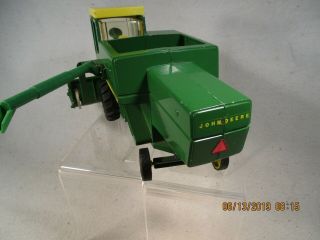 John Deere 6600 combine with plastic gear drive auger & reel by Ertl toys 1/24th 5