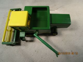 John Deere 6600 combine with plastic gear drive auger & reel by Ertl toys 1/24th 6