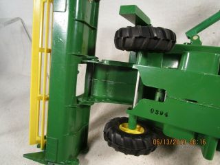John Deere 6600 combine with plastic gear drive auger & reel by Ertl toys 1/24th 8