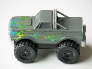 Redwood Ventures Defiants 4x4 Battery Powered Silver Truck - Stompers Style Car