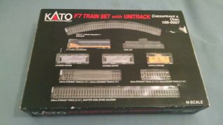 Kato 106 - 0007 F7 Train Set With Unitrack Chesapeake & Ohio W/ F7 A Unit Engine