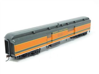 HO Scale Walthers 932 - 10513 GN Great Northern Hvywt Baggage Passenger Car RTR 4