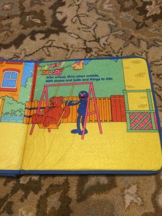 Elmo Goes To School - Soft Play Felt PlaySet Book,  Sesame Street Workshop 2001 3