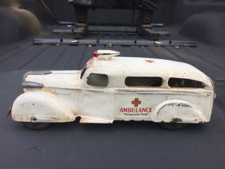 Vintage Pressed Ambulance 1936 Made By Wyandotte 12 Inches Long Has Rear Door