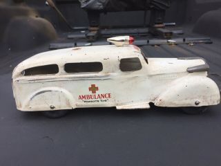 vintage pressed Ambulance 1936 made by Wyandotte 12 inches long has rear door 3