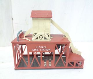 Lionel Postwar - 352 Icing Station With 6352 Pfe Refrigerated Car