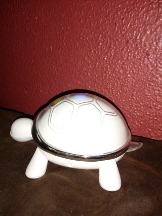 Hasbro White Iturtle Mp3 Ipod Music Player Speaker Lights Moves Collectible 2008