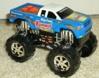 Road Rippers 1/43 Scale Summit Racing Bigfoot Monster Truck With Lights & Sound