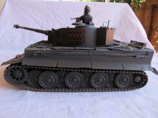 21st CENTURY TOYS / ULTIMATE SOLDIER 1/18 SCALE GERMAN TIGER TANK 2