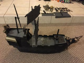 2006 Zizzle Pirates Of The Caribbean Black Pearl Ship Not Complete Extra Figures