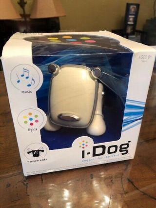 I - Dog White Hasbro 2005 Dancing Lights Speaker Robo Dog W/ Box