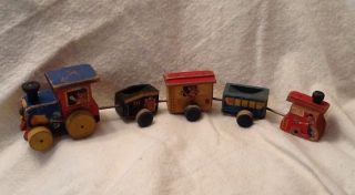 Vintage Fisher Price Wood Wooden Train Five Car 215 Toy