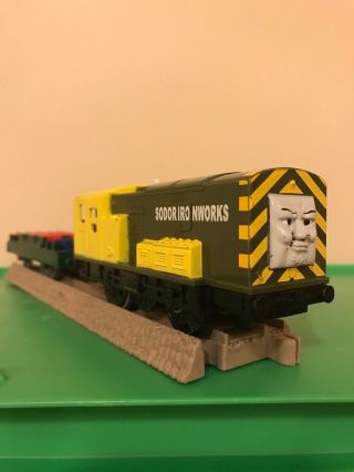 Thomas Train Trackmaster Motorized Iron Arry And Flatbed