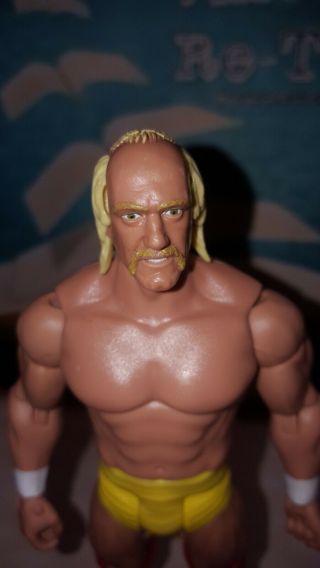 2011 WWE Mattel Elite - Hulk Hogan Figure 5