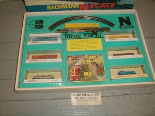 Bachmann N Scale Vintage Great Northern Gp - 40 Diesel & 5 Car Set 6933:2498 Mib