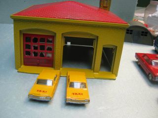 Matchbox Lesney 2 Plymouth Fury Taxi Cabs And Service Garage