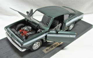 Road Legends 1/18 1969 Plymouth Barracuda Model 92178 - Green Ct