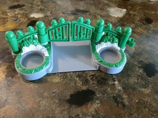 Fisher Price Little People Fence Christmas Train Gate Green House Snow Ramp Toy