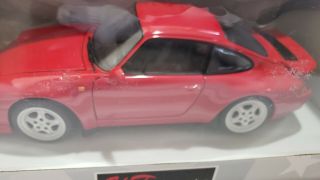 1:18 UT Models Porsche 911 Carrera RS (993) Red 8